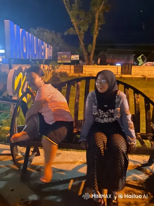 Night Park Confrontation: Calm to Conflict – AI Generated Video | Hailuo AI