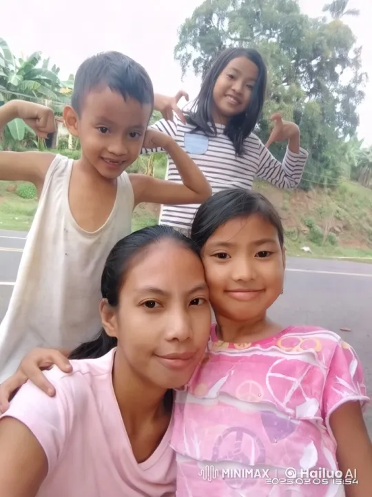 Children's Playful Poses in Lush Nature Setting – AI Generated Video | Hailuo AI