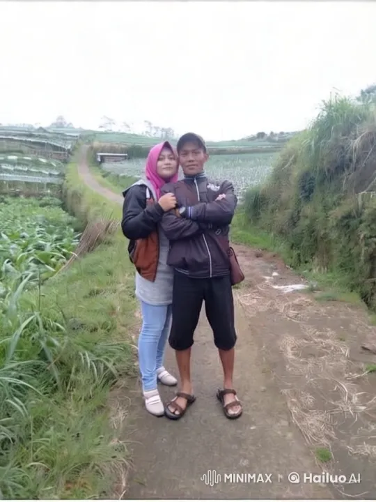 Couple on Farm with Intimate Pose and Scenic Panorama – AI Generated Video | Hailuo AI