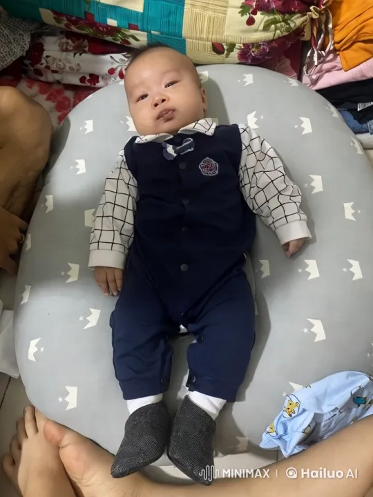 Baby's Playful Dance and Kungfu Pose in Cozy Setting – AI Generated Video | Hailuo AI