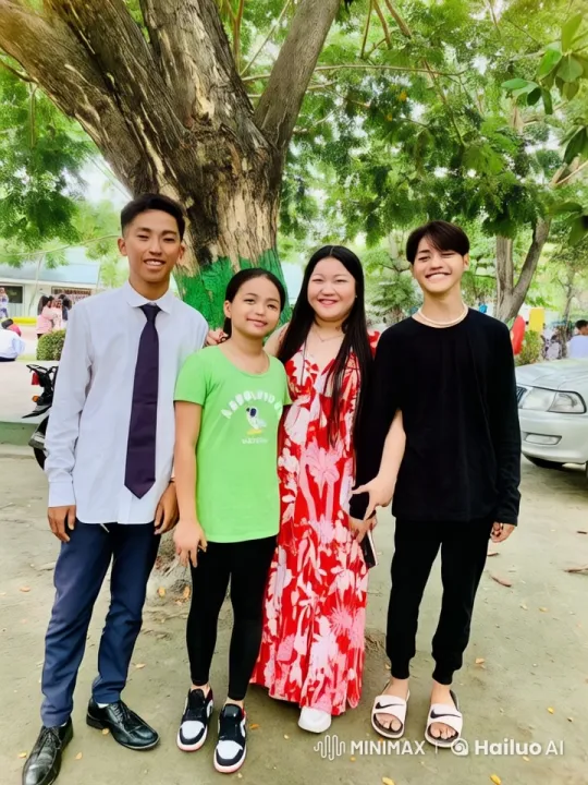 Group Embrace Under a Tree in a Park Setting – AI Generated Video | Hailuo AI