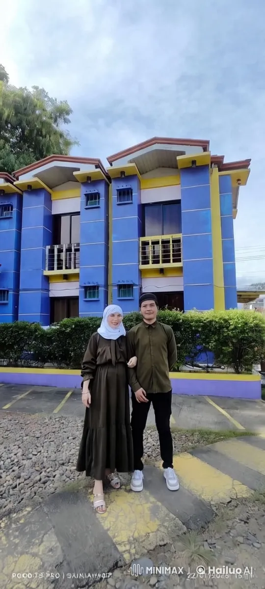 Couple and Architectural Beauty in Serene Setting – AI Generated Video | Hailuo AI