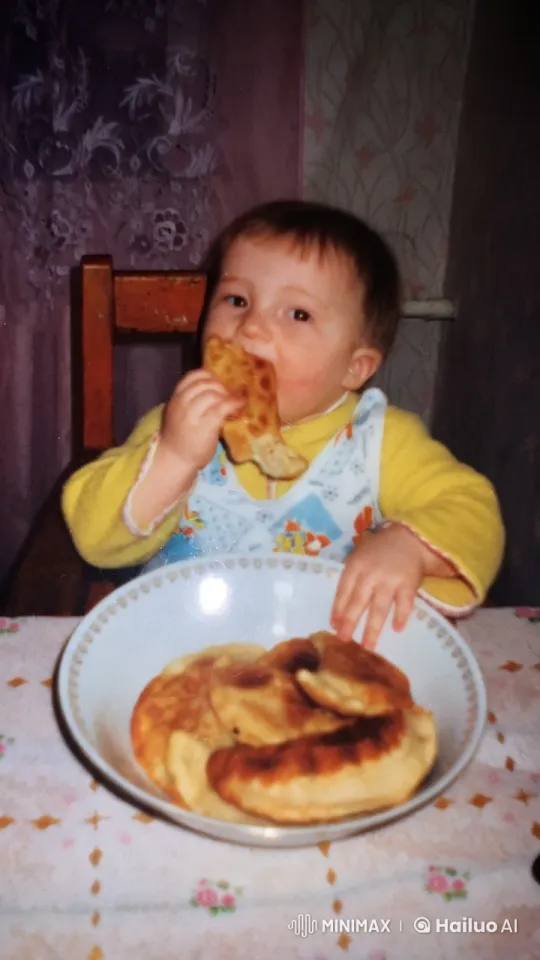 Toddler Enjoying Bread at a Cozy Dining Table – AI Generated Video | Hailuo AI