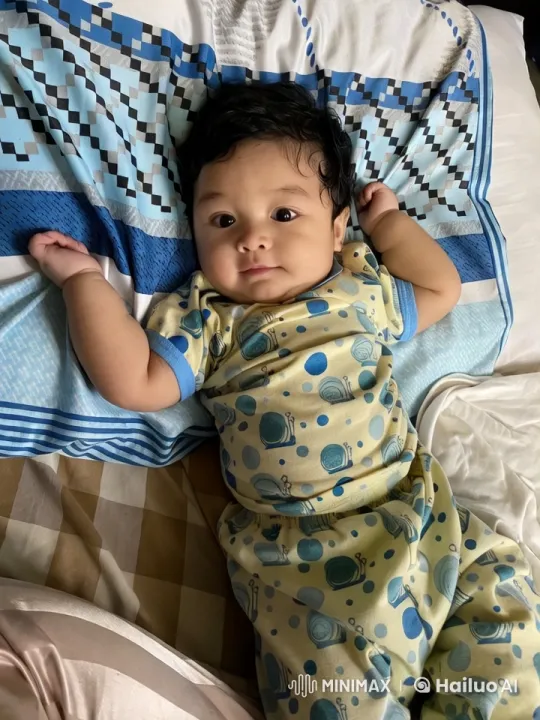 Baby's Joyful Dance and Playful Kungfu Routine – AI Generated Video | Hailuo AI