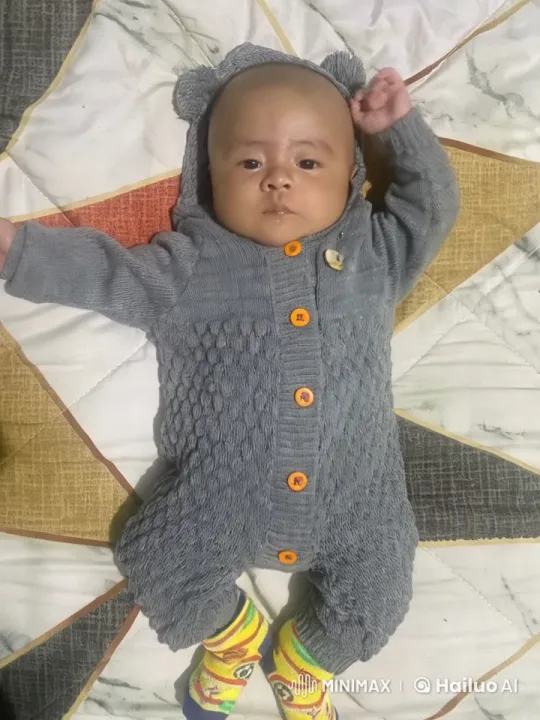 Baby Dancing Playfully on Quilt with Punches – AI Generated Video | Hailuo AI
