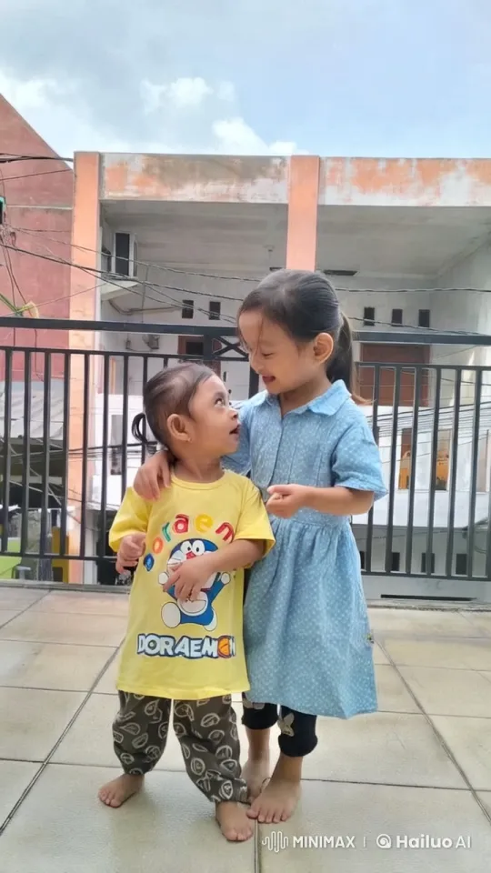 Children Practicing Kungfu on Rooftop Terrace – AI Generated Video | Hailuo AI