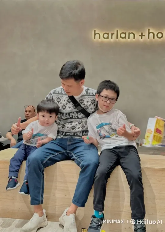Family Demonstrates Martial Arts in 'Harlan + Ho' Scene – AI Generated Video | Hailuo AI