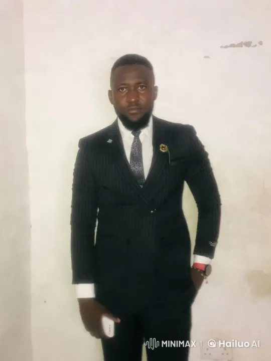 Fashionable Man Showcased in Elegant Video Portrait – AI Generated Video | Hailuo AI