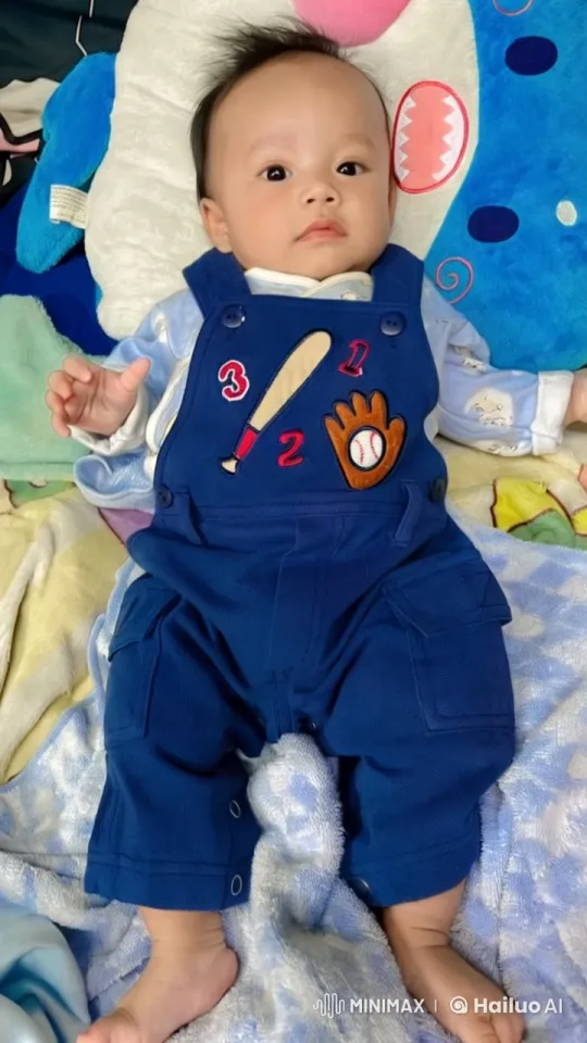 Baby Dancing and Boxing on Colorful Blanket – AI Generated Video | Hailuo AI
