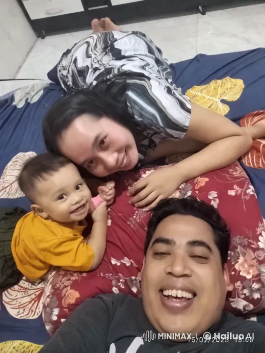 Family Bonding: Playful Kungfu Interaction – AI Generated Video | Hailuo AI