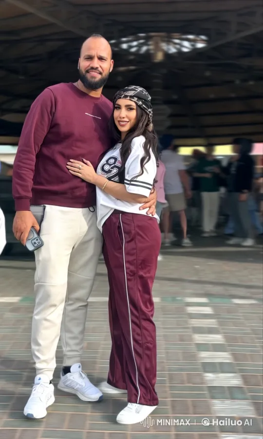Couple's Intimate Moment in Casual Public Setting – AI Generated Video | Hailuo AI