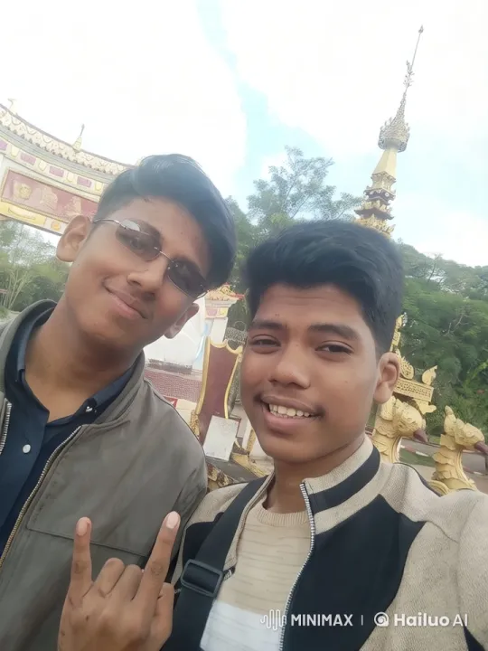 Friends Enjoying a Temple Gate's Beauty – AI Generated Video | Hailuo AI