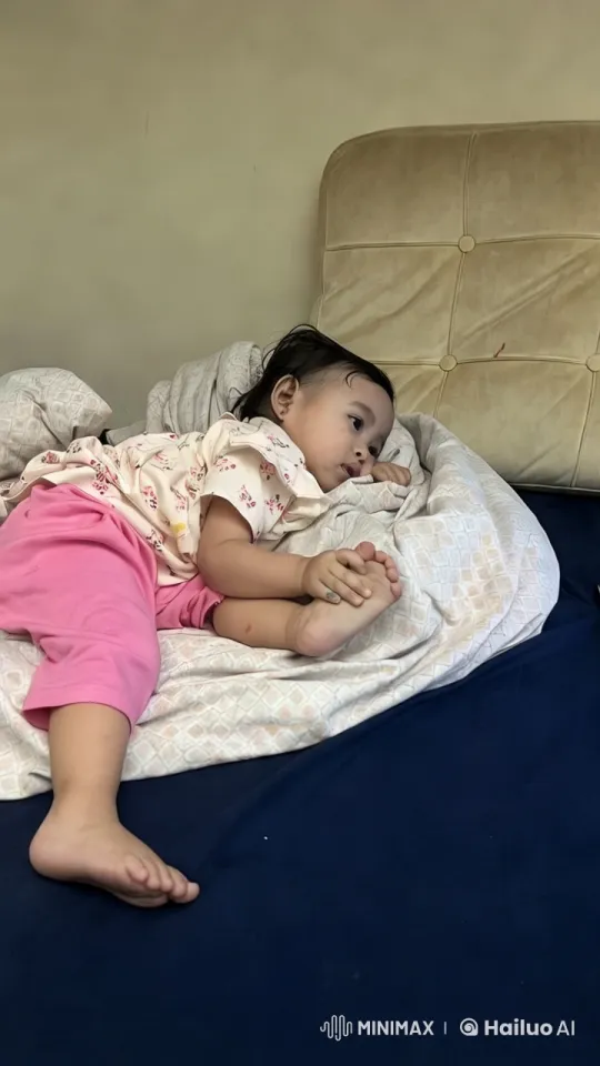 Child Awakens and Performs Playful Kung Fu Dance – AI Generated Video | Hailuo AI