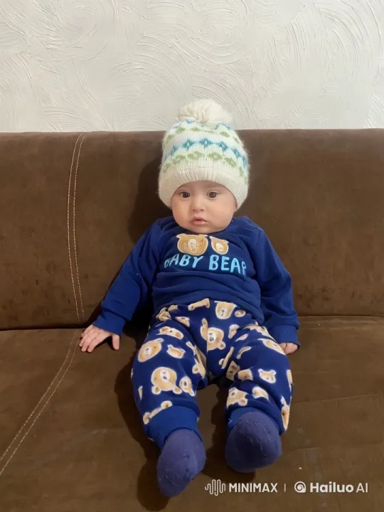 Baby's Playful Dance in Cozy Bear Outfit – AI Generated Video | Hailuo AI
