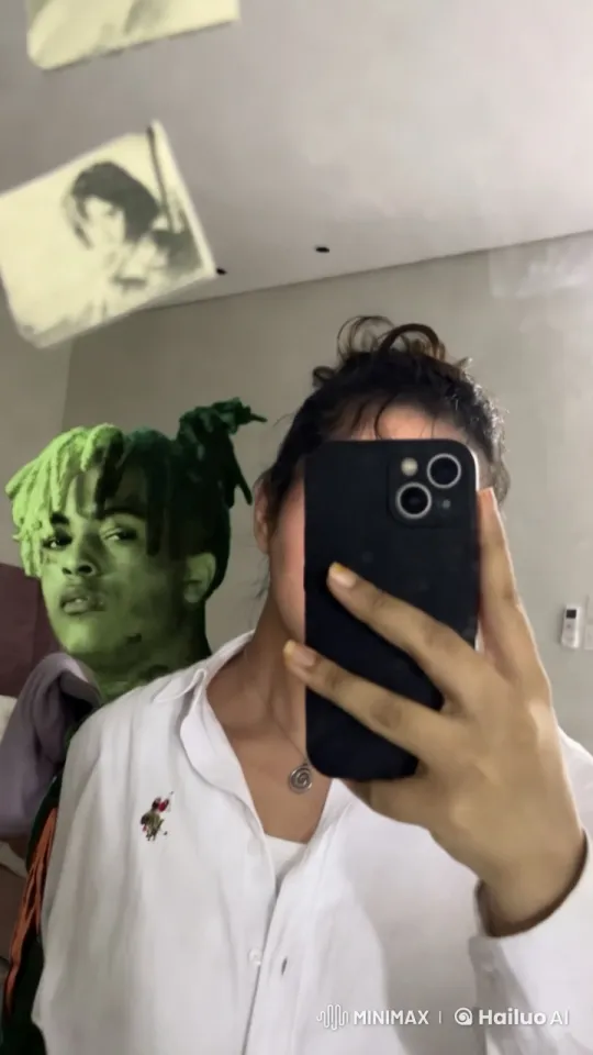 Intimate Moment: Green-haired Subject Kisses White-shirted Person – AI Generated Video | Hailuo AI