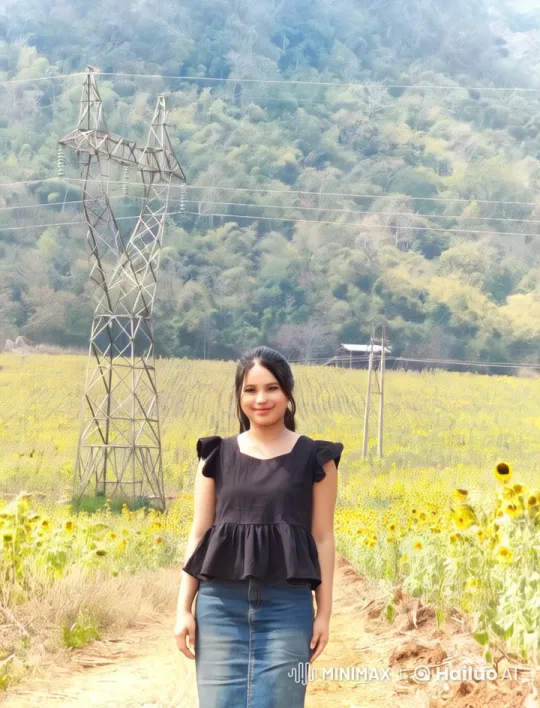 Sunflower Field: A Dance of Freedom – AI Generated Video | Hailuo AI