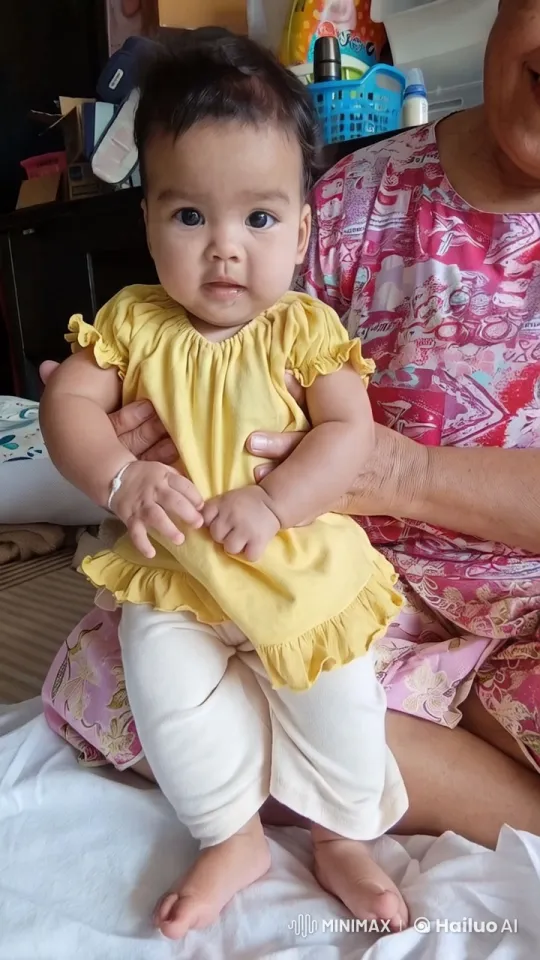 Baby Dances Playfully on Grandmother's Lap – AI Generated Video | Hailuo AI