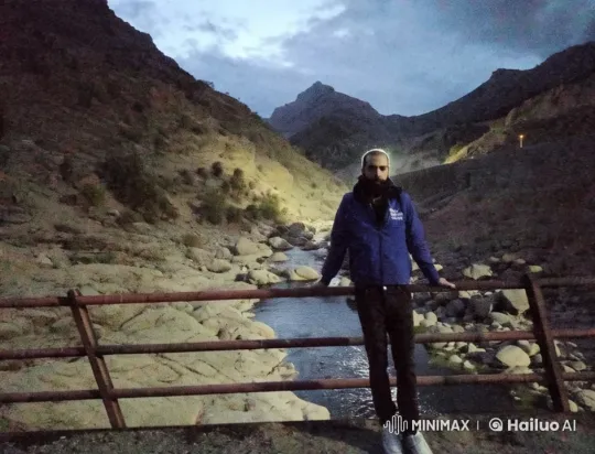 Man Ascends Above Twilight Mountains in Serene Flight – AI Generated Video | Hailuo AI