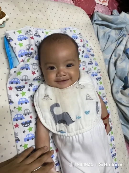 Baby's Playful Stands and Kicks on Patterned Blanket – AI Generated Video | Hailuo AI