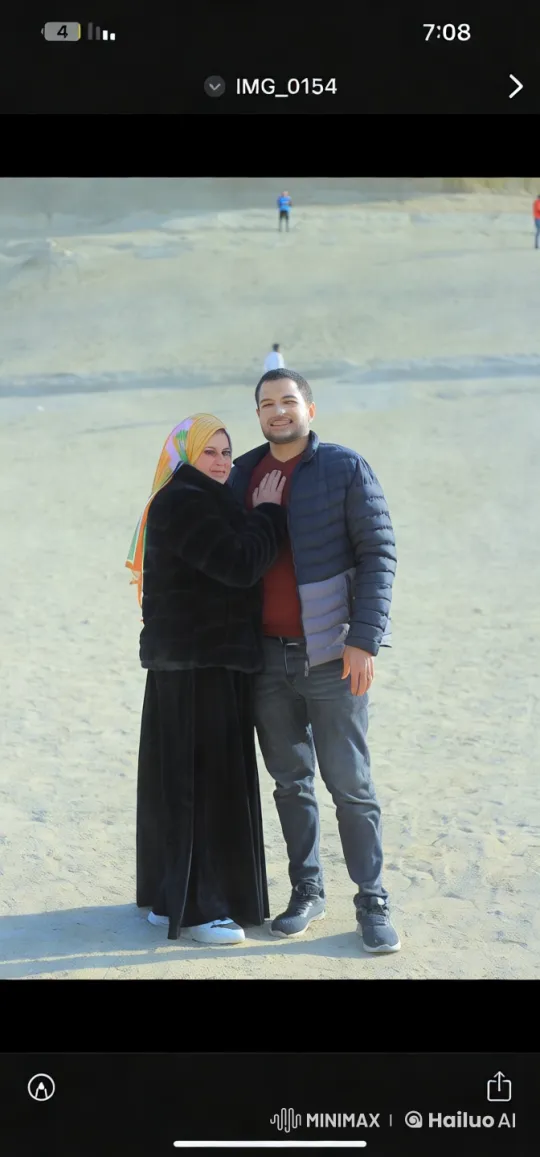 Couple's Confrontation on Sandy Beach Captured in Dynamic Video – AI Generated Video | Hailuo AI