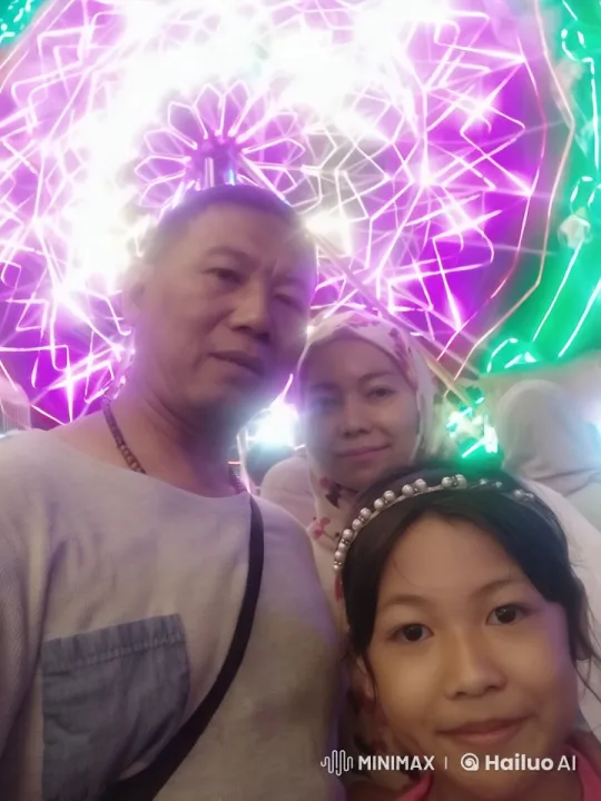 Ferris Wheel Backdrop: Father and Child Practice Kung Fu – AI Generated Video | Hailuo AI
