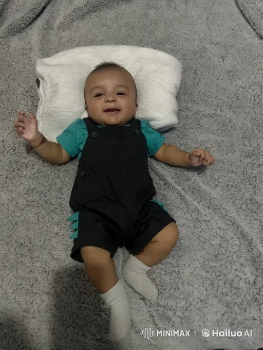 Baby's Joyful Dance on Cozy Gray Blanket – AI Generated Video | Hailuo AI