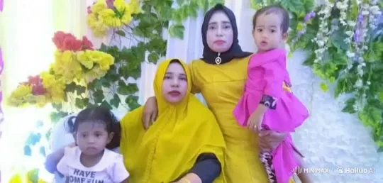 Family Portrait in Vibrant Traditional Attire – AI Generated Video | Hailuo AI