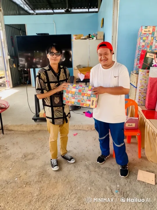 Kung Fu Duo Showcases Skills in Colorful Setting – AI Generated Video | Hailuo AI
