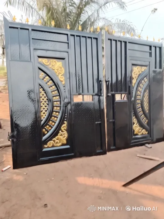 Kungfu Master Showcases Artistry at Ornate Gate – AI Generated Video | Hailuo AI