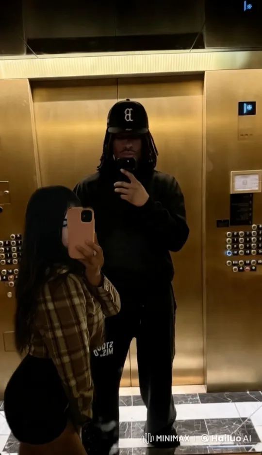 Intimate Couple Passionately Kissing in Luxurious Elevator – AI Generated Video | Hailuo AI