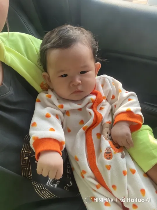 Baby Dancing and Punching in Cozy Onesie – AI Generated Video | Hailuo AI