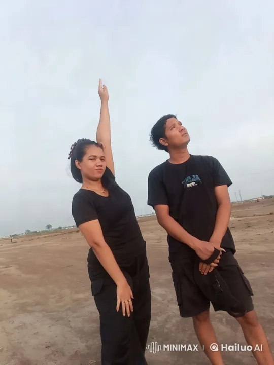 Aesthetic Portrait of Two Figures in Serene Landscape – AI Generated Video | Hailuo AI