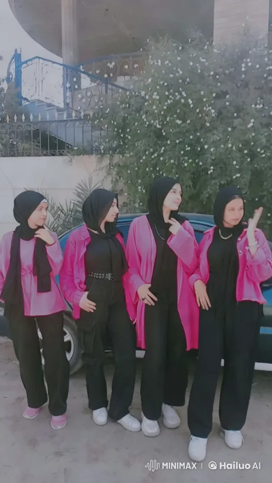 Women's Kung Fu Performance in Coordinated Outfits – AI Generated Video | Hailuo AI