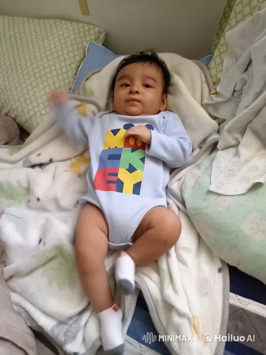 Cozy Live2D Animation of a Content Baby Lying on a Patterned Blanket – AI Generated Video | Hailuo AI
