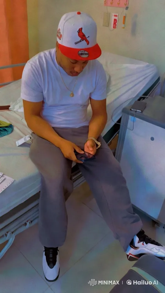 Man Combines Dance and Kung Fu in Hospital Setting – AI Generated Video | Hailuo AI