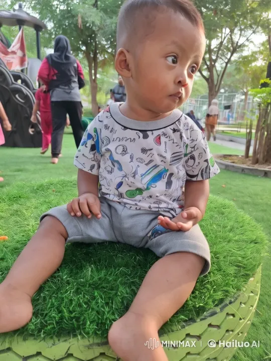 Toddler Dancing in Vibrant Park with Joyful Atmosphere – AI Generated Video | Hailuo AI