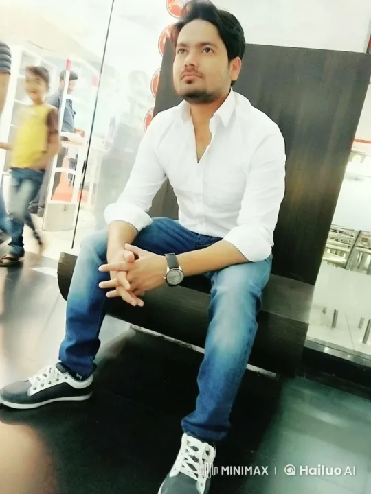 Modern Urban Man on Bench: Aesthetic Lifestyle Shot – AI Generated Video | Hailuo AI