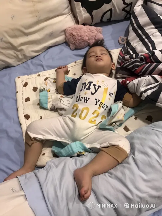 Baby Celebrates New Year 2023 with Joyful Dance – AI Generated Video | Hailuo AI