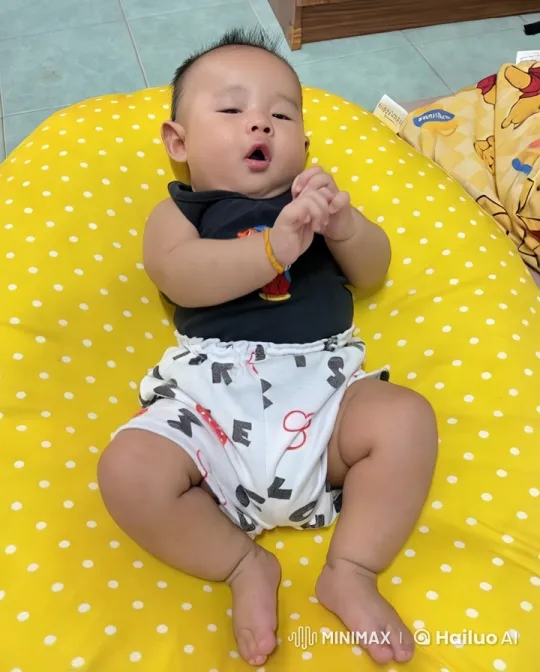 Baby's Playful Dance and Kungfu Poses – AI Generated Video | Hailuo AI