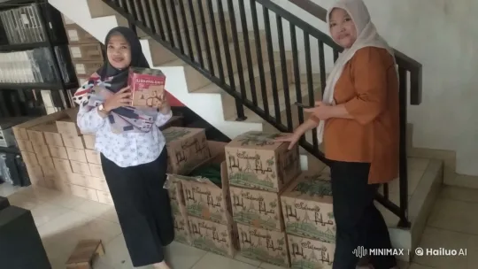 Women Fight with Kungfu Amidst Boxes – AI Generated Video | Hailuo AI