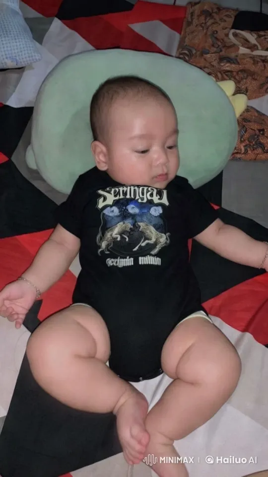 Baby in Onesie on Cozy Bed with Quilt – AI Generated Video | Hailuo AI