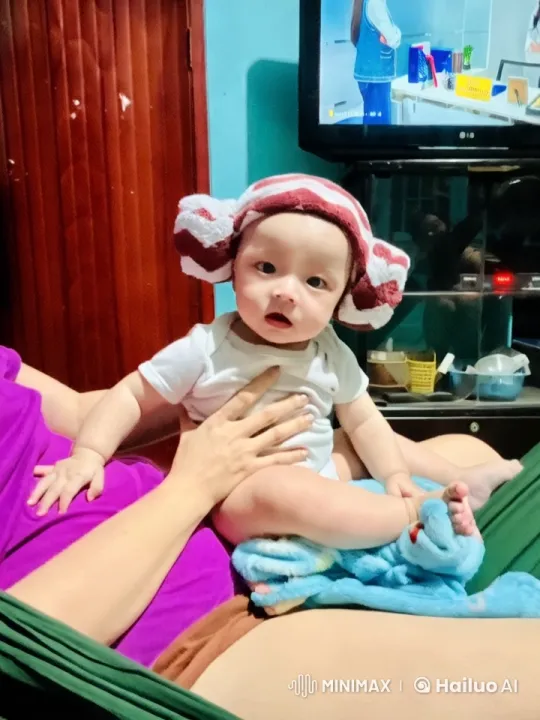 Baby's Playful Dance and Kung Fu in Cozy Home Setting – AI Generated Video | Hailuo AI