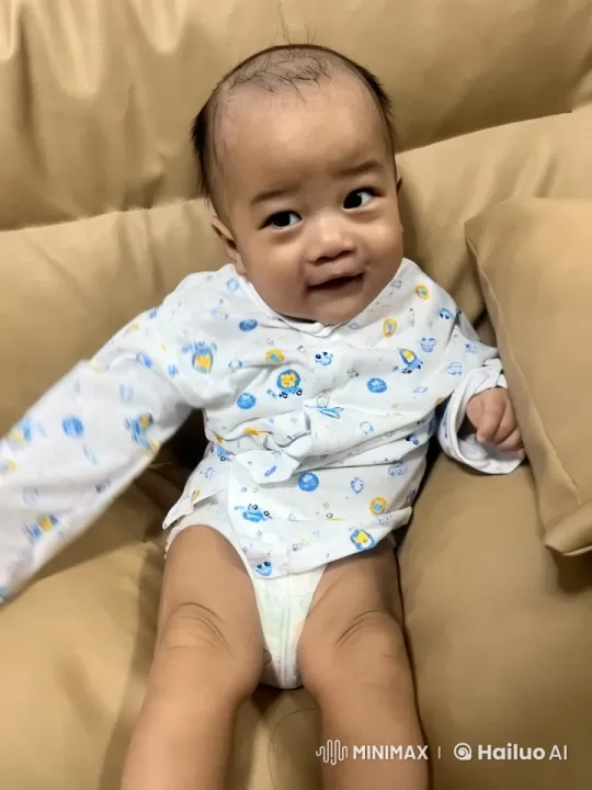 Baby's Joyful Dance and Playful Punches – AI Generated Video | Hailuo AI