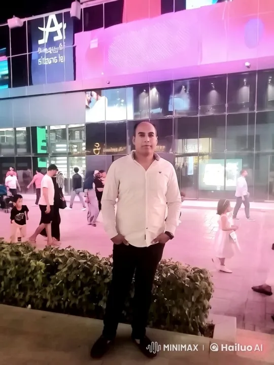 Modern City Scene with Confident Man and Dynamic Camera Work – AI Generated Video | Hailuo AI