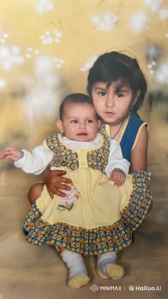 Sibling Bond Captured in Dreamy, Aesthetic Scene – AI Generated Video | Hailuo AI