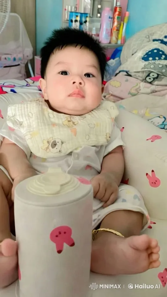 Baby's Joyful Playtime in a Cozy, Colorful Space – AI Generated Video | Hailuo AI