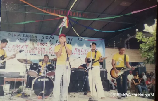 School Farewell Event: Band Fight Breaks Out – AI Generated Video | Hailuo AI