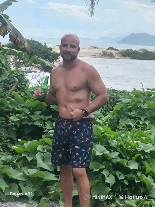 Man in Nature with Thumbs-Up and Green Bottle – AI Generated Video | Hailuo AI