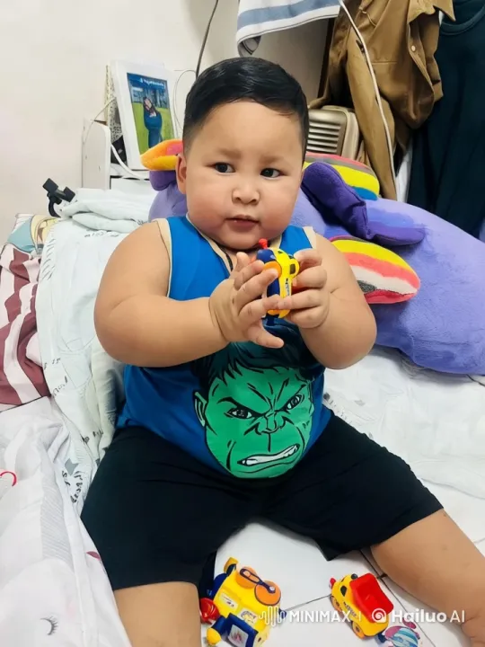 Child Emulates Hulk, Dances Playfully in Bedroom – AI Generated Video | Hailuo AI