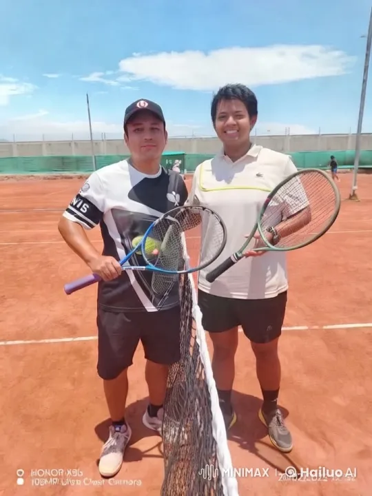 Tennis Court Kiss: A Moment of Intimacy – AI Generated Video | Hailuo AI